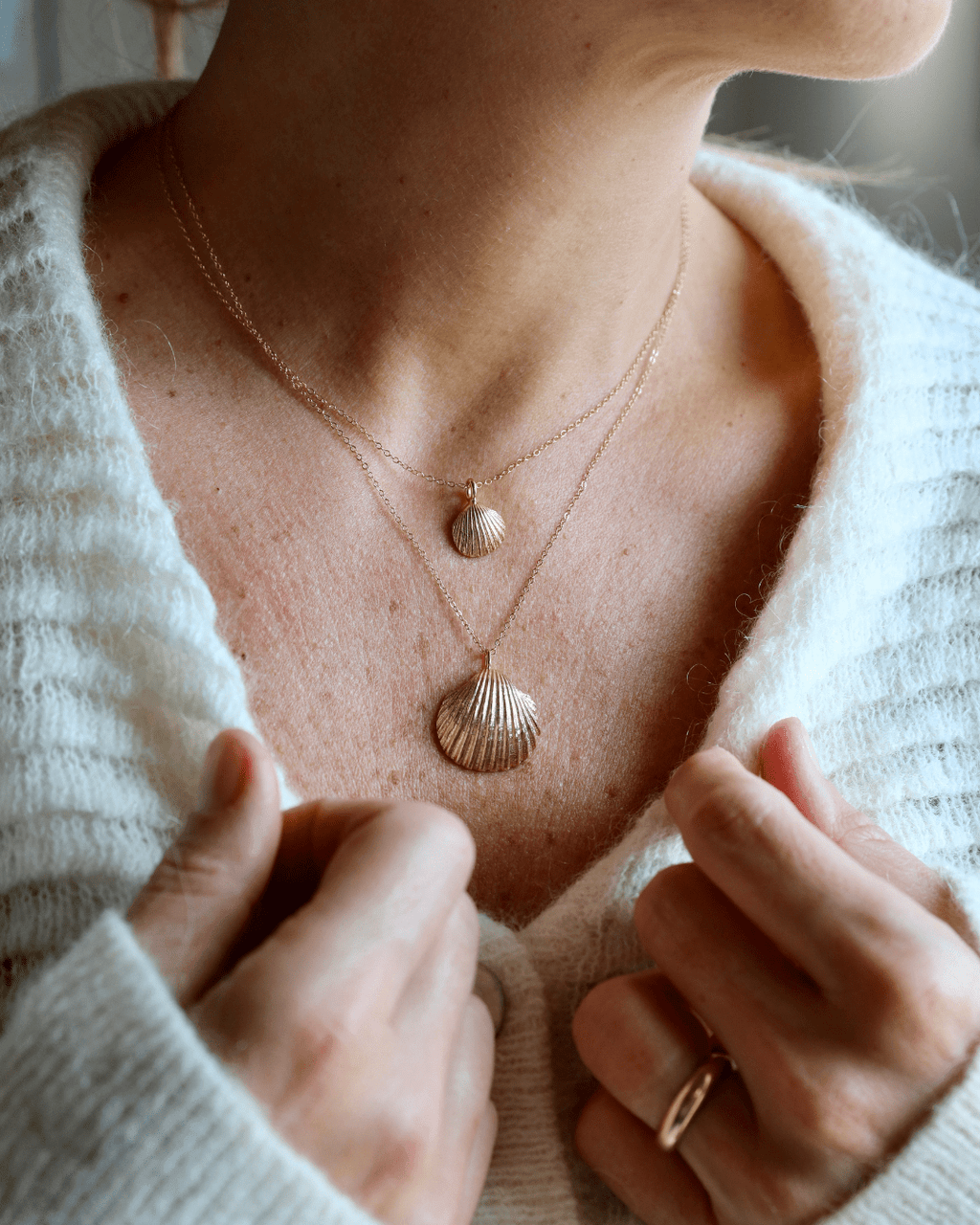 Big Shell Necklace - Gold